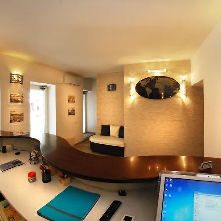 Smart & 招待所 圣特雷莎加卢拉